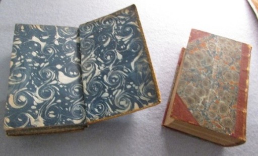 マーブル紙表紙の本